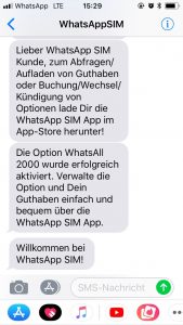 Screenshot der Bestätigungs-SMS von WhatsApp Sim und die Buchungsbestätigung des Tarifs WhatsAll 2.000